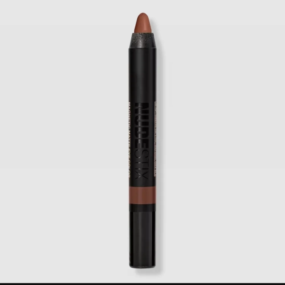 NUDESTIX Magnetic Matte Eye Color - Fig